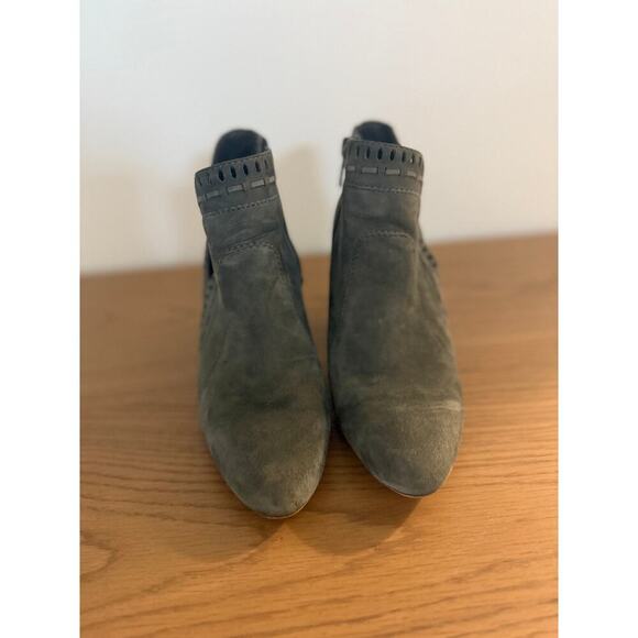 Vince Camuto Reeista Gray Suede Ankle Boots Size 7 - Picture 8 of 8